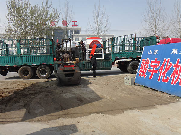 臥式（shì）砂磨機（jī）發往聊城客戶